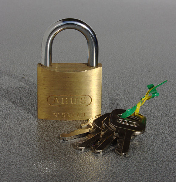 File:Abus model 55 with keys.jpg