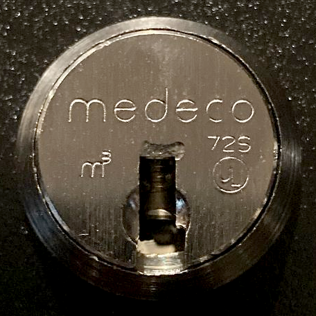 File:Medeco M3 cam lock keyway-GWiens2001.png