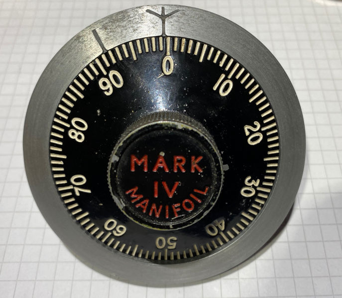 File:Mark IV Manifoil dial-TomEklof.jpg