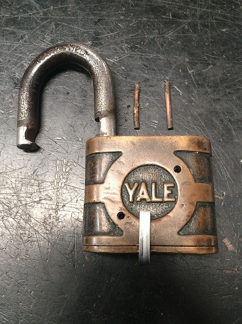 Yale 850 7.jpg